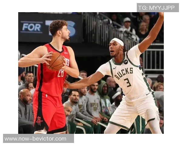 字母哥季前赛首秀表现抢眼轻松拿下13分10板3助助力球队胜利